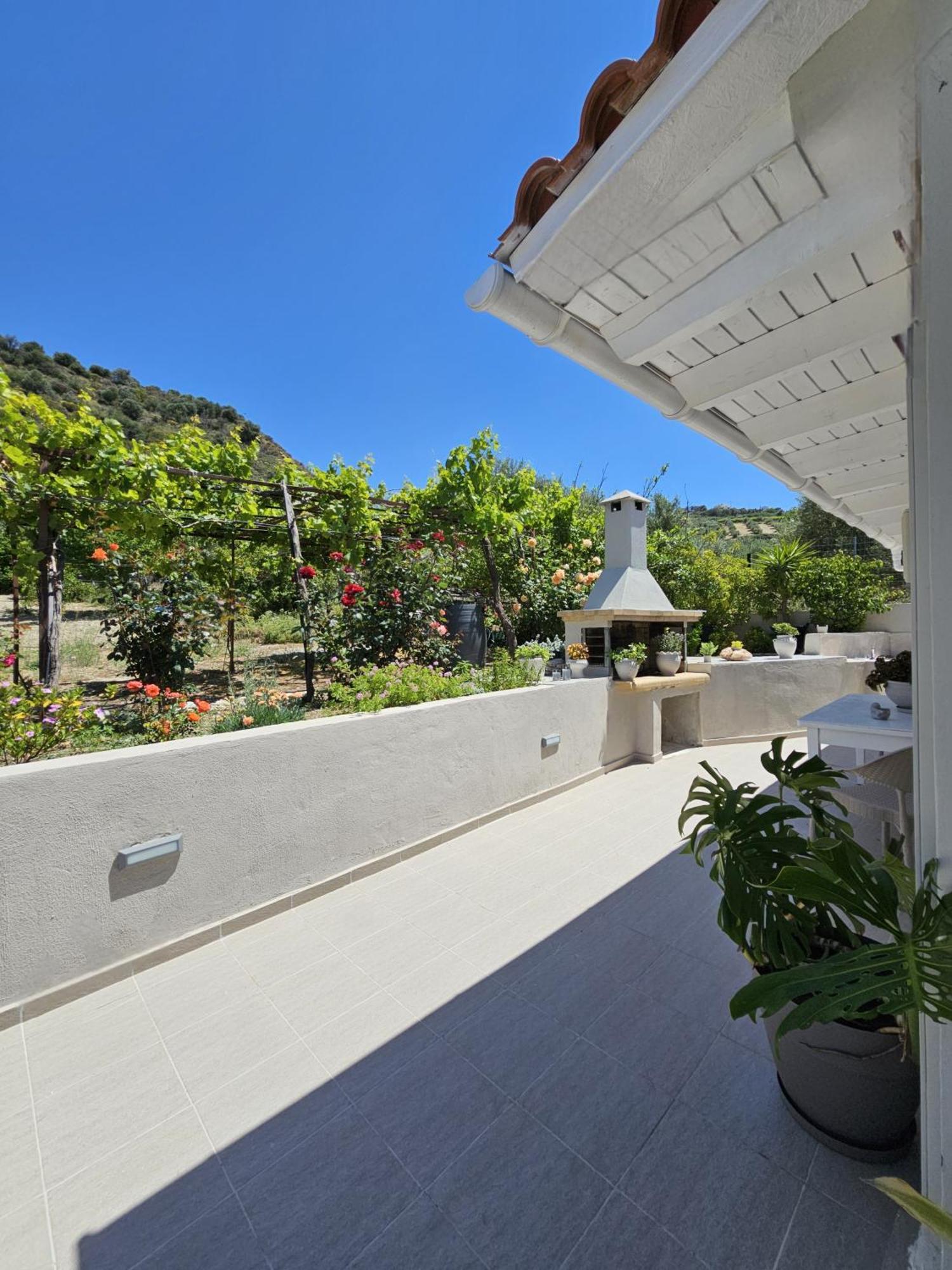 Ornament: Infinite Nature Villa Dhafnes ภายนอก รูปภาพ